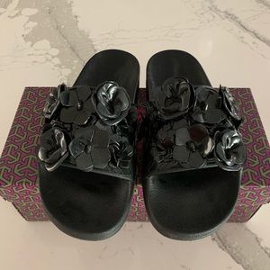 Blossom Slide Sandal (Black)